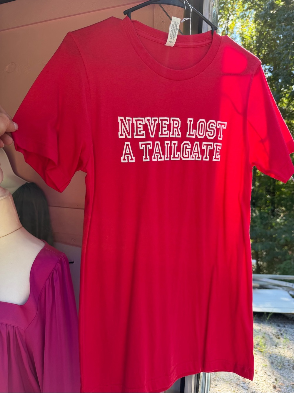 Red 'Never Lost A Tailgate' Graphic Tee NWT small
